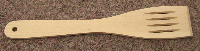 Spatula with slots 30 cm