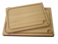 Chopping board with groove, well and pourer